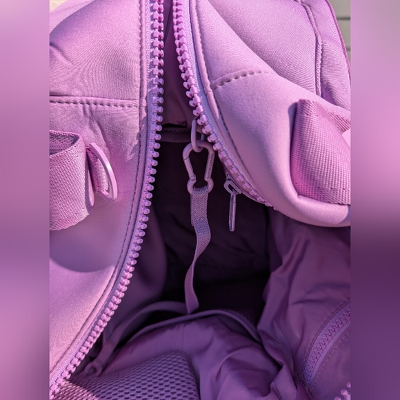 Dagne Dover Medium Landon Carryall, Orchid neoprene, like new - Picture 5 of 10